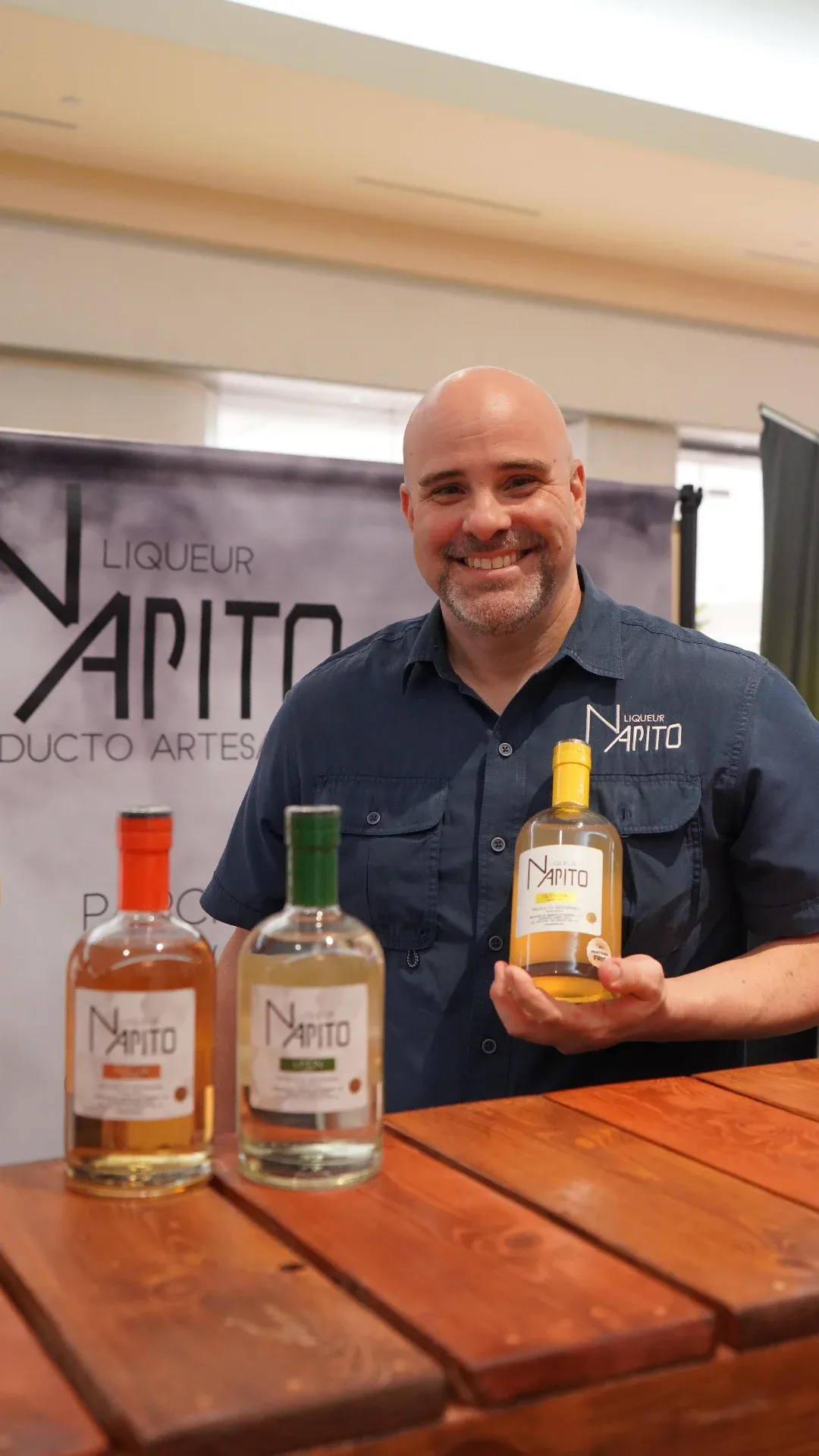 Napito Liqueur — Contacto